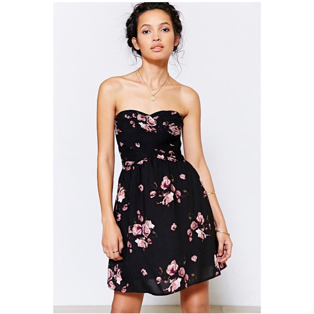 UO Kimchi Blue moody Floral dress strapless